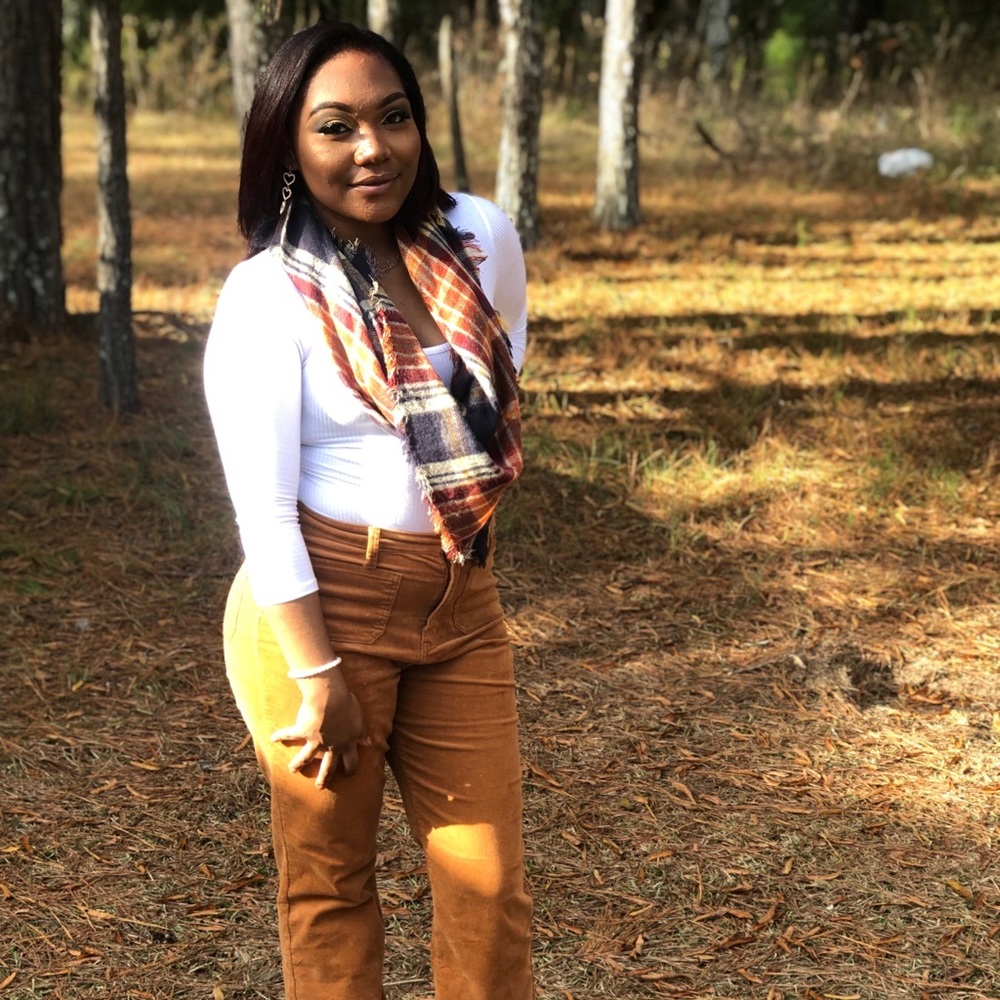 Meet your Posher, Lena